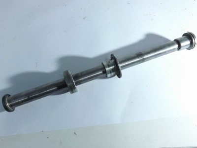 HR Achse Felge 5.50x17 mit Distanzen.JPG