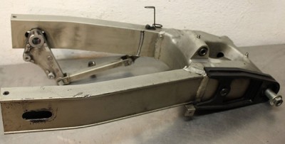 ZZR600E-Schwinge mit Schmiernippel-Gesamtansicht.jpg